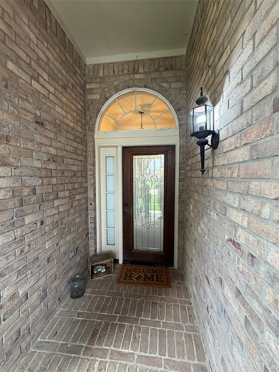Building Photo - 2922 Sandleigh Dr