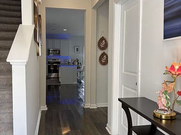 3rd image of 109 Crabapple Cir