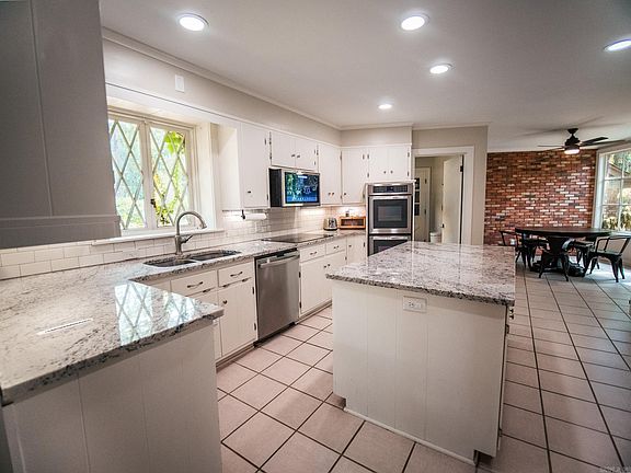 5th image of 5 Southern Pines Dr