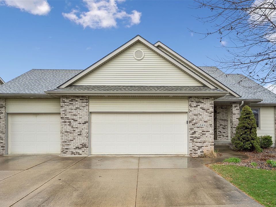 1st image of 1205 NW Boulder Brook Dr