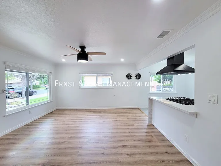 5019 Ashworth St — Photo 7