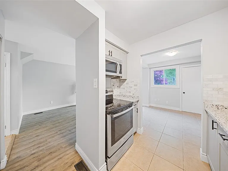 183 Bedford Cres — Photo 11