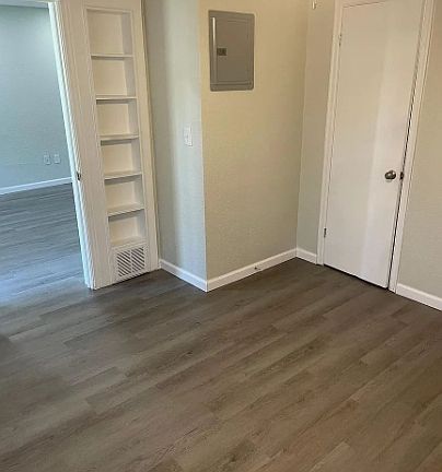 5th image of 400 W North St APT 4
