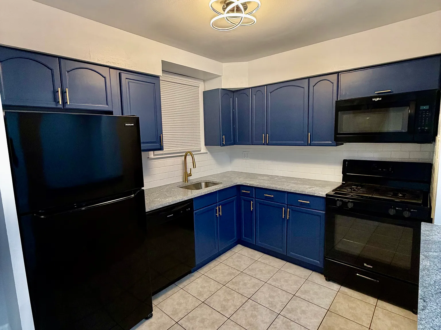 2 bed, 850 sqft, $1,750 — Photo 3