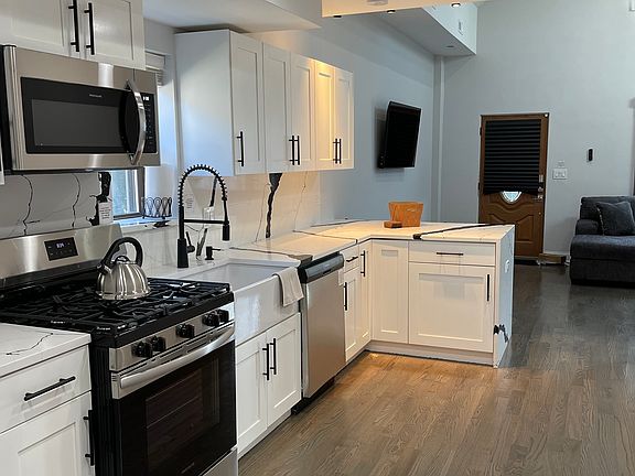 5th image of 320 S Richmond St APT 2
