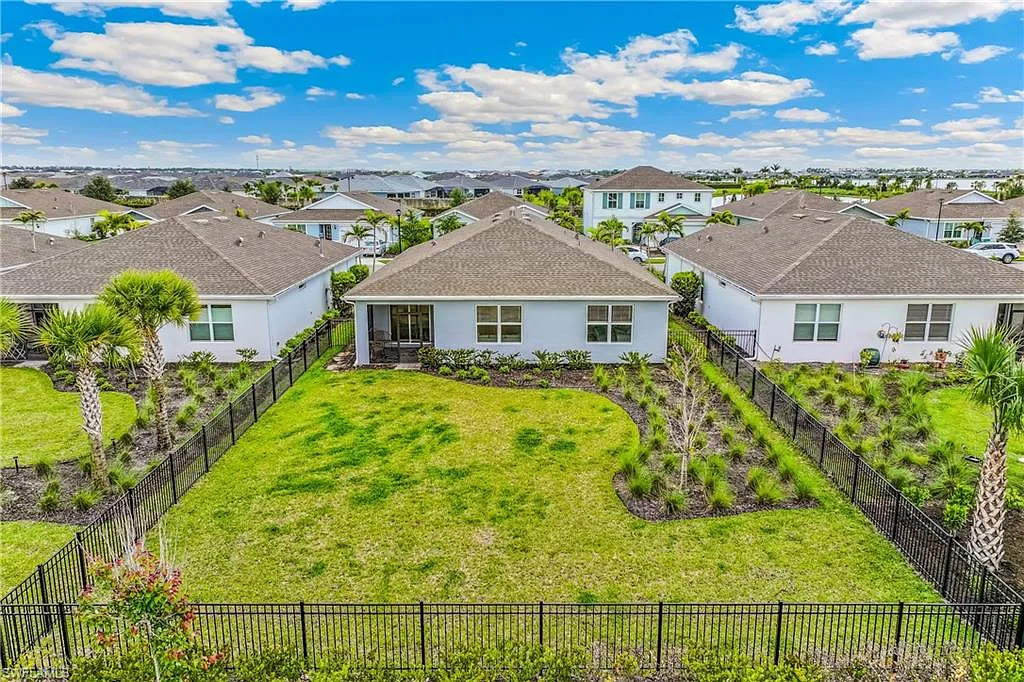 3 bed, 2.0 bath, 1850 sqft, $3,000 — Photo 3