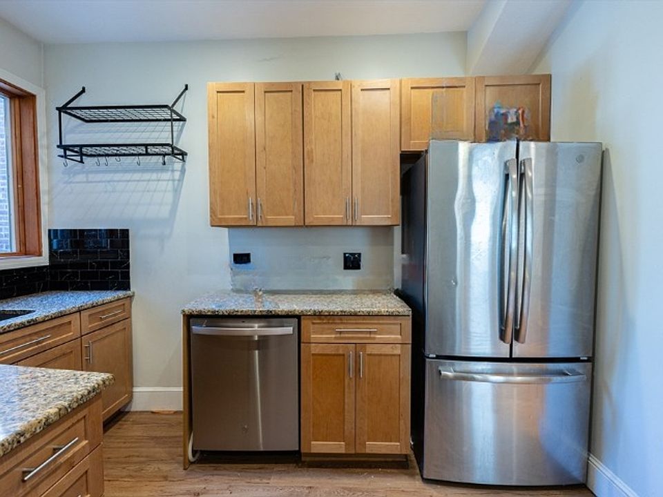 1st image of 77 Easton St #23