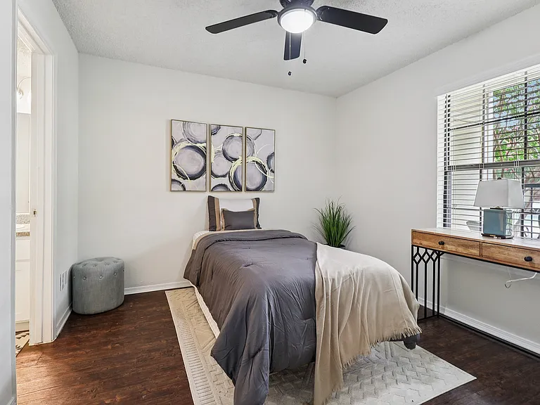 B1 Guest Room from door