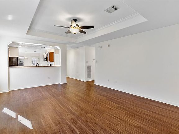 5th image of 14415 Groveleigh Ln