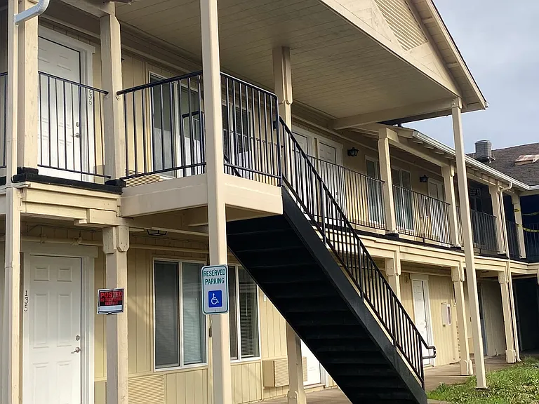 345 E Oregon Ave — Photo 2