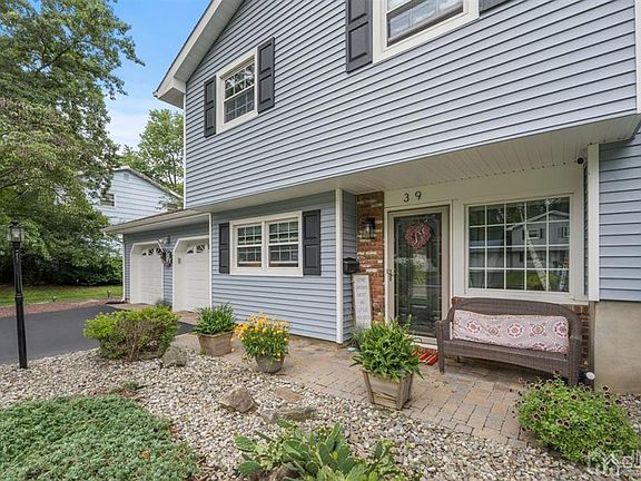 3rd image of 39 Tall Oaks Dr