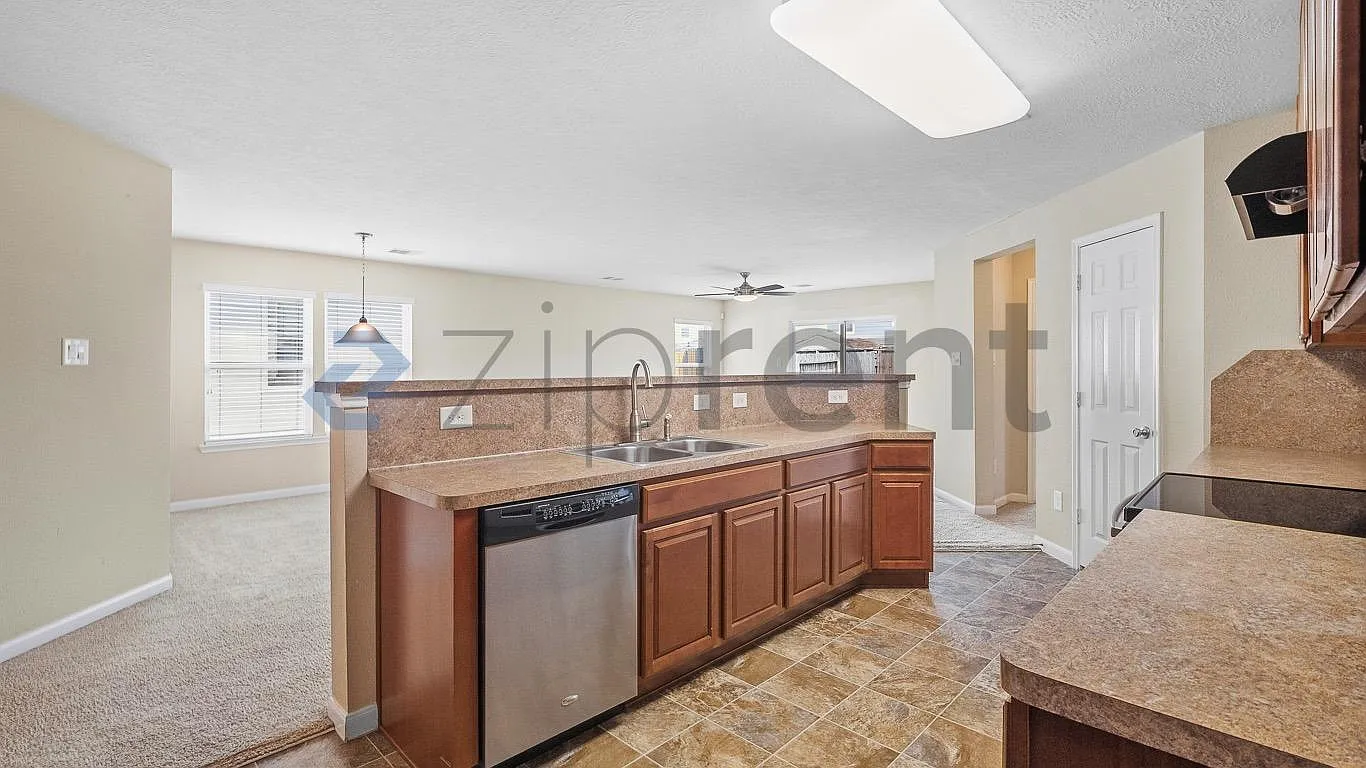 3 bed, 1596 sqft, $1,850 — Photo 1
