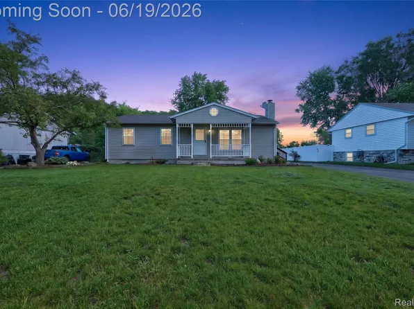 778 Manzano Dr, Wolverine Lake, MI 48390
