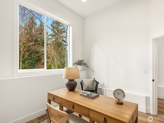 5th image of 404 Edmonds Ave NE