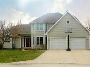 531 Country Club Square Dr, Cameron, MO 64429