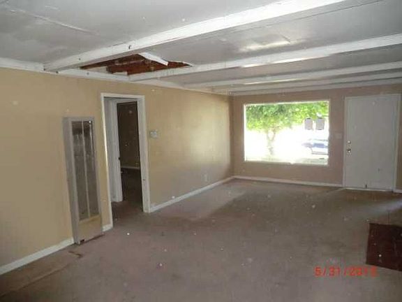 3rd image of 5824 Fairbairn Dr