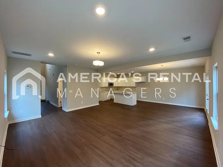7950 Saint James Dr — Photo 14