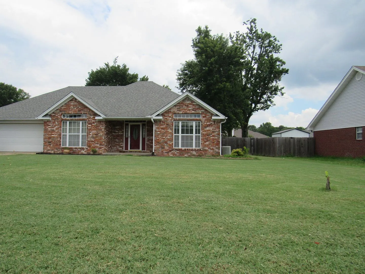 3 bed, 2.0 bath, 1959 sqft, $1,850 — Photo 2