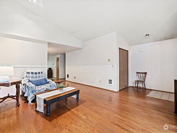 3rd image of 11810 112th Avenue Ct E
