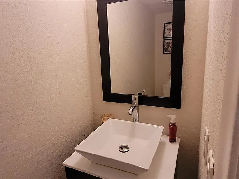 2304 NE 11th St #207 — Photo 8