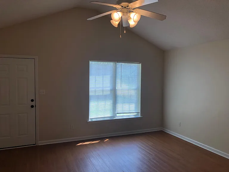 1635 Fresno St #1632 — Photo 5