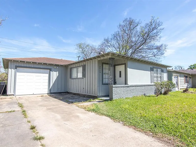 3714 Ridgemont Dr — Photo 1