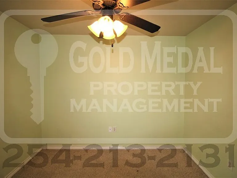 401 Hedy Dr — Photo 15