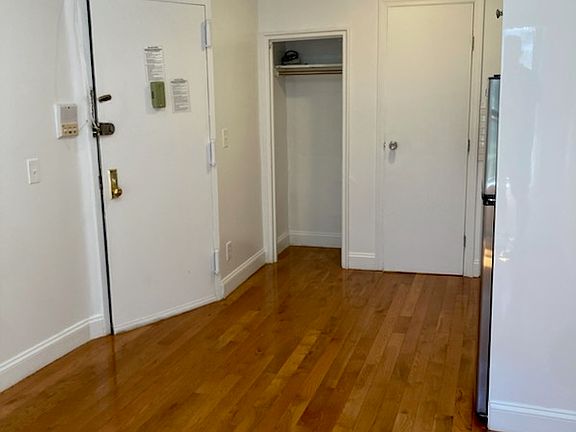 4th image of 424 E 14th St APT 4D