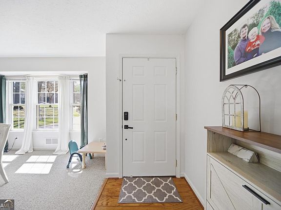 5th image of 90 Chimney Rise Ct