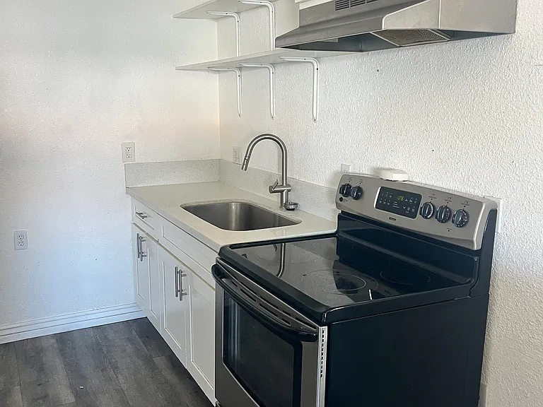 145 S 7th St — Photo 12