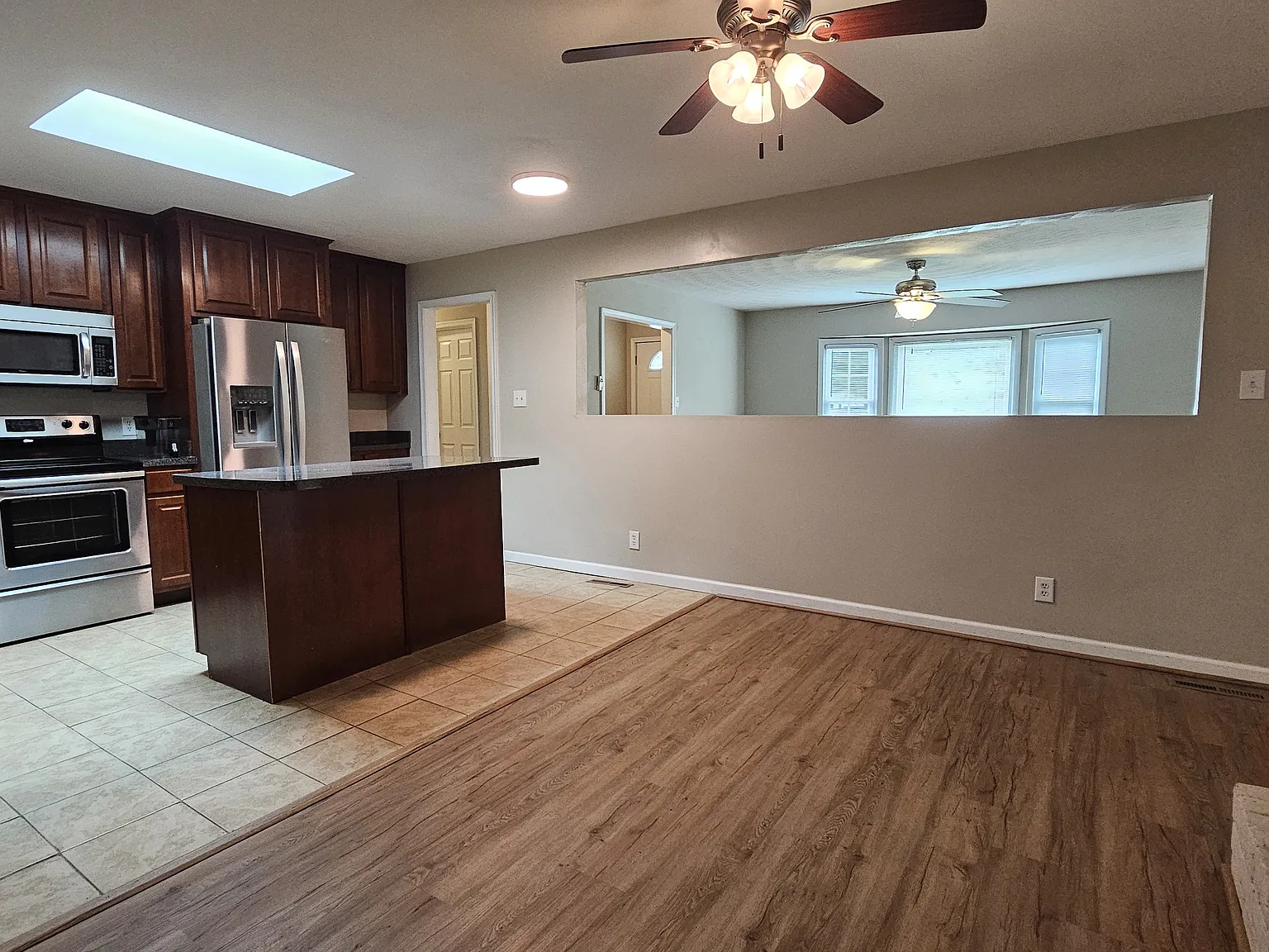 3 bed, 1915 sqft, $2,695 — Photo 4