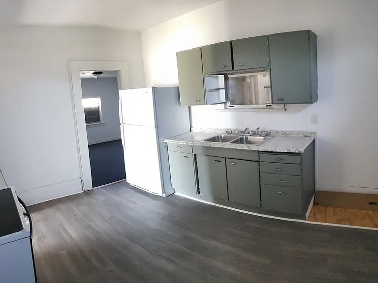 855 McKinley Ave — Photo 3