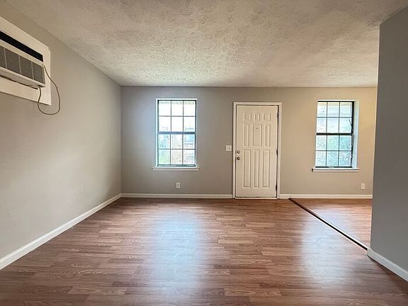 4th image of 2618 Foster Ave Unit B
