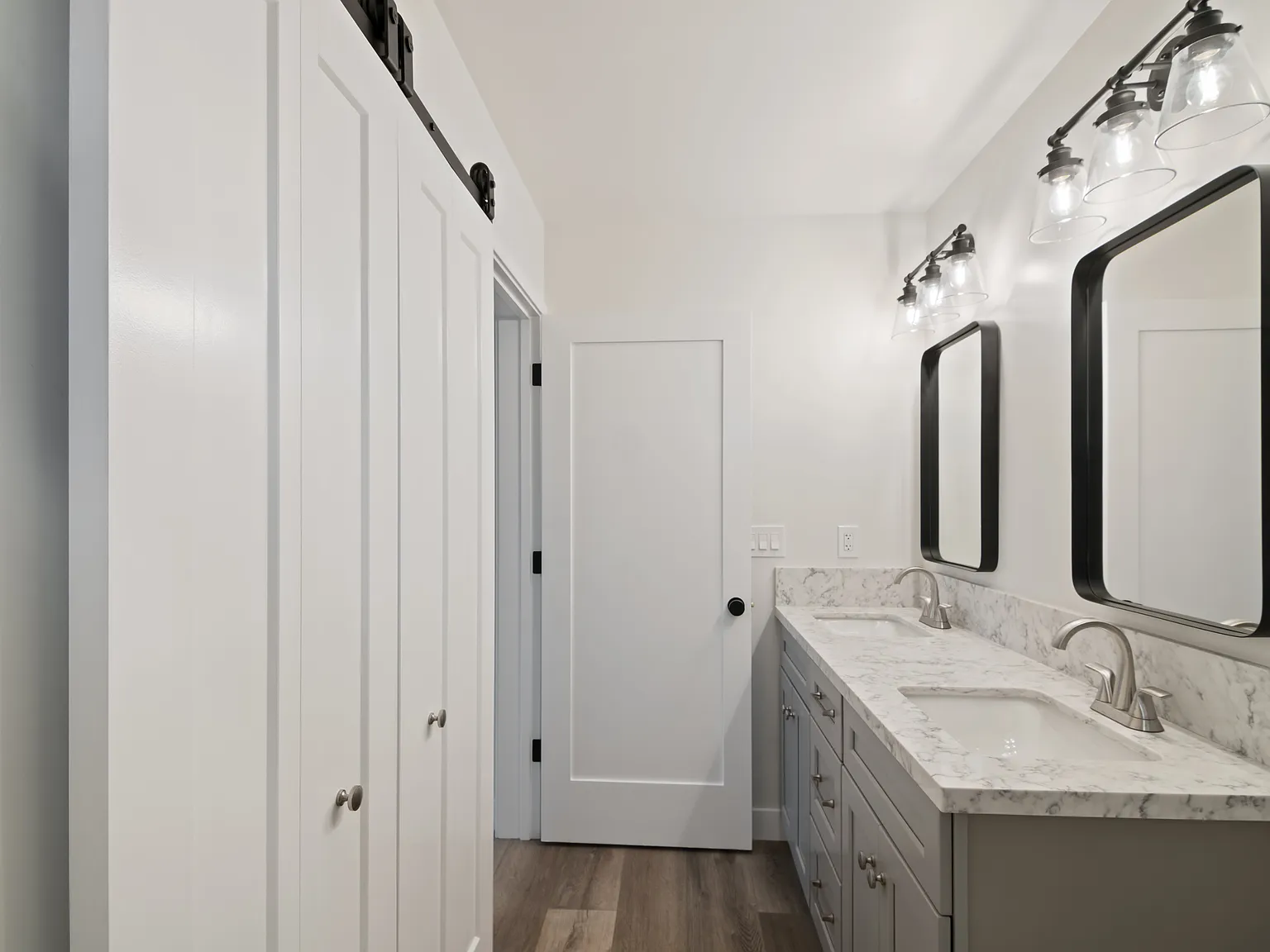 2 bed, 799 sqft, $2,695 — Photo 3