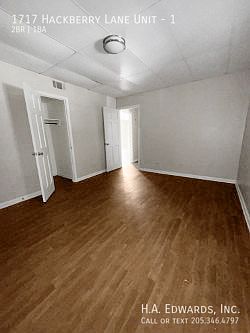 3rd image of 1717 Hackberry Ln APT 1