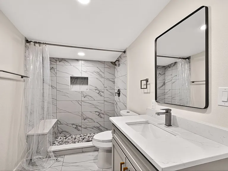 631 E Mistletoe Ave — Photo 20
