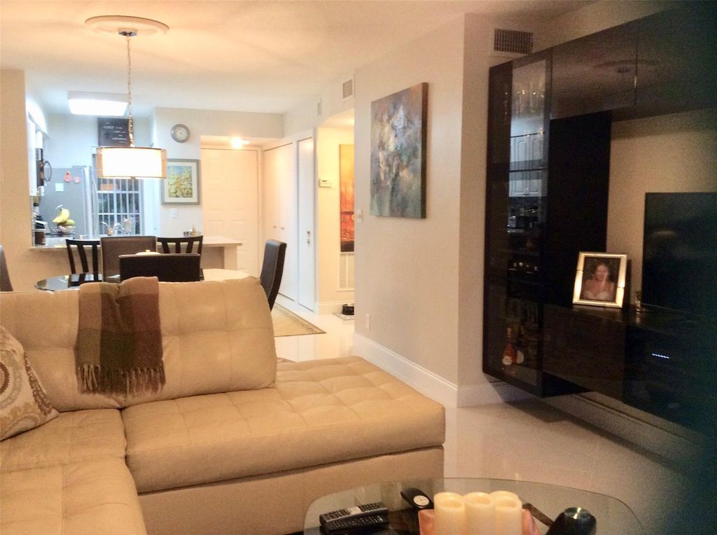 2220 N Cypress Bend Dr APT 104, photo 2