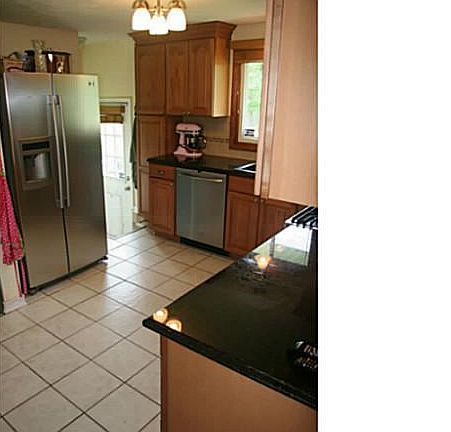 3rd image of 20 Lynndon Ln