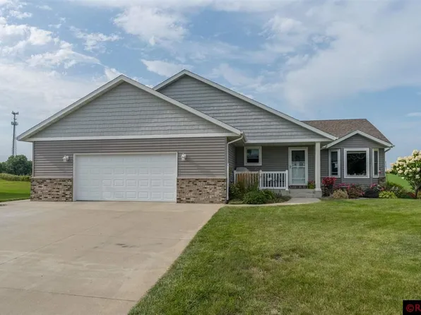 106 Erin Ct, Nicollet, MN 56074
