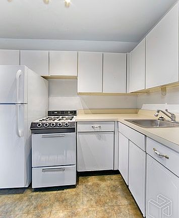 3rd image of 311 E 71st St APT 8D