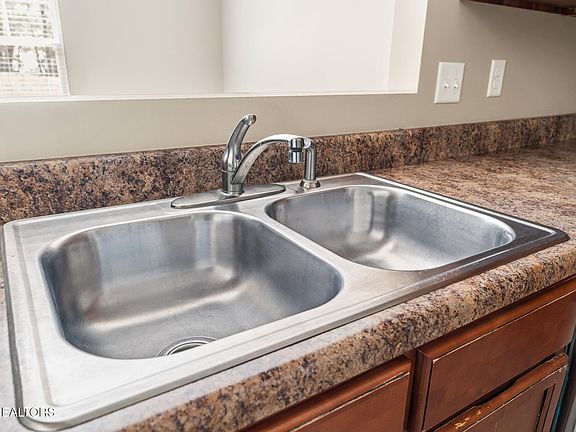 5th image of 309 Franklin Meadows Way