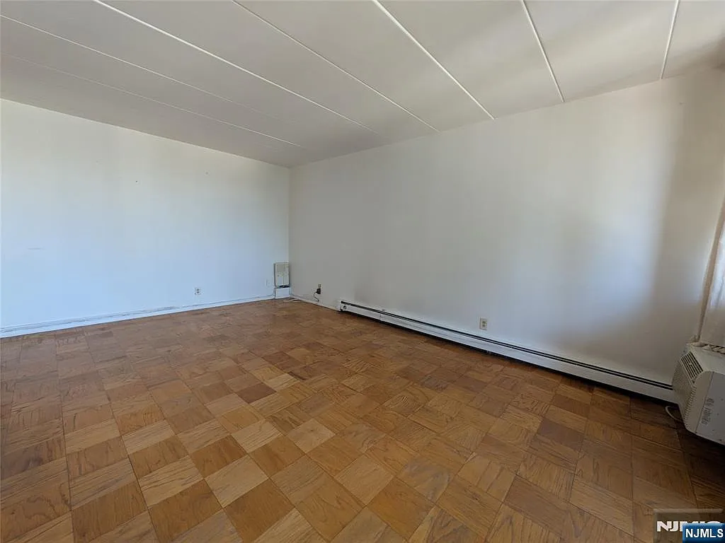 1 bed, 1.0 bath, $2,100 — Photo 4