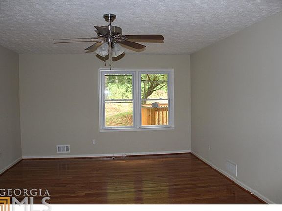 4th image of 3151 Andover Dr