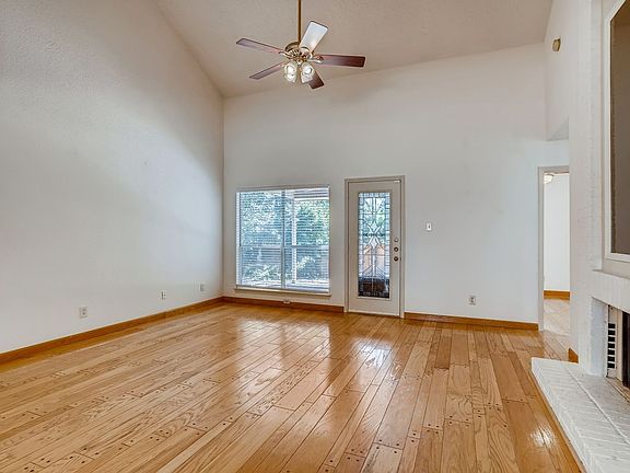 3rd image of 3817 Williamsburg Cir