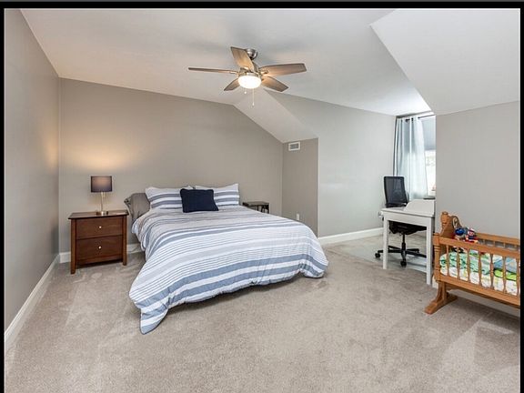 5th image of 19 Stratford Village Dr