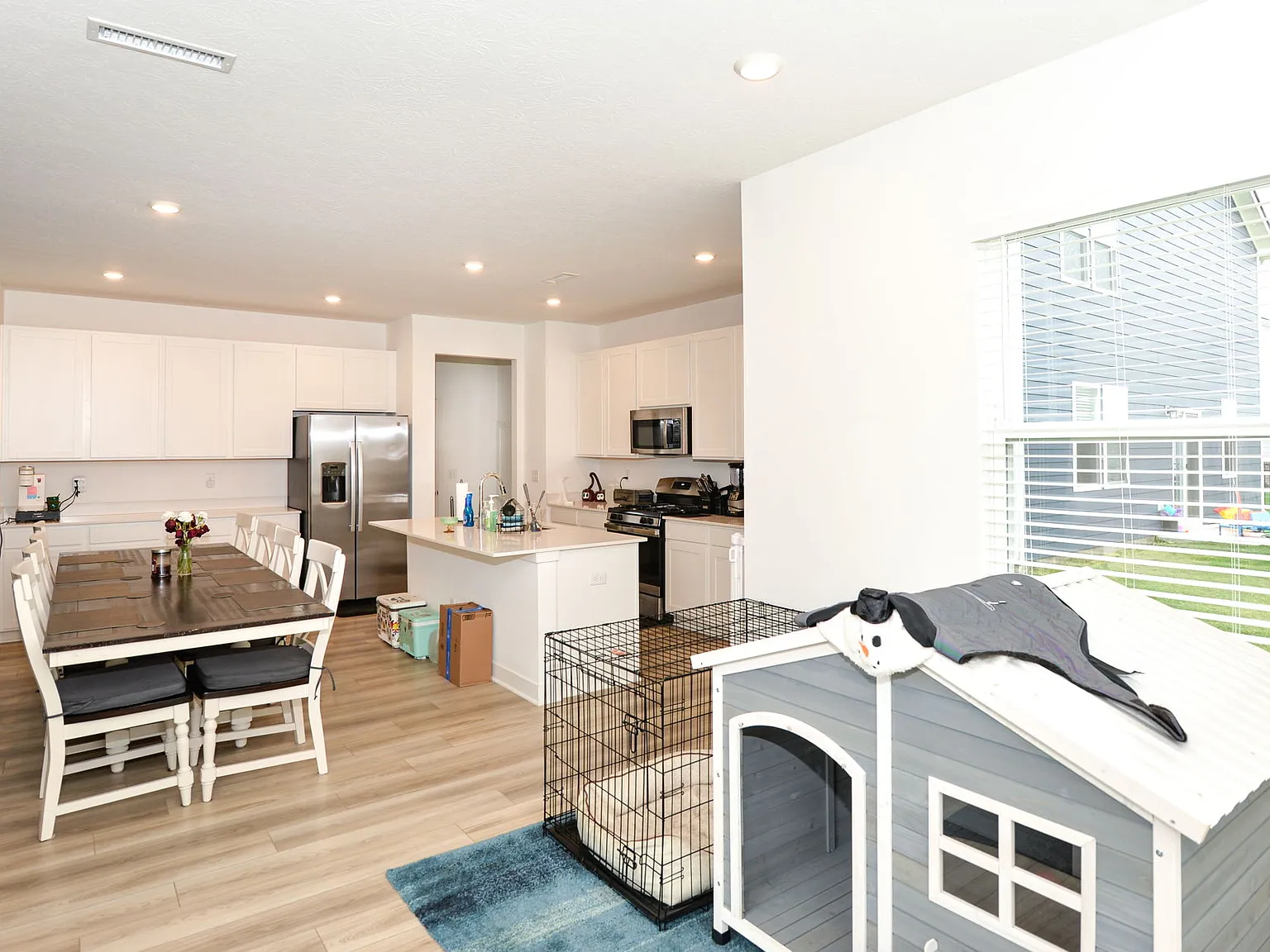 5 bed, 2856 sqft, $2,850 — Photo 4