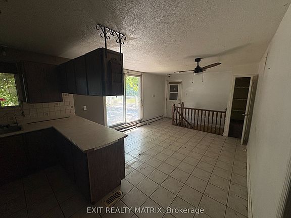 4th image of 152 Herbert St