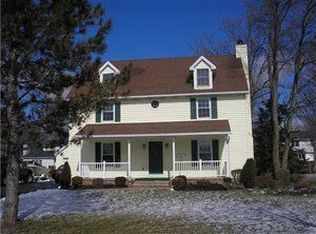 94 Continental Dr, Lockport, NY