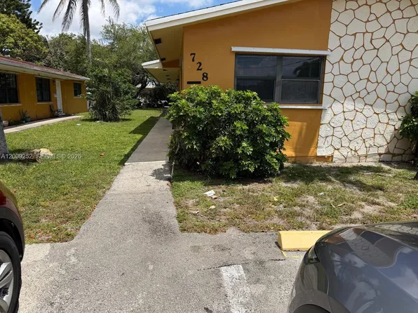 728 SW 7th St #1-2, Hallandale, FL 33009