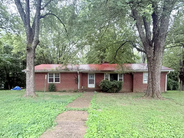 216 Raymond Hodges Rd, Cottontown, TN 37048